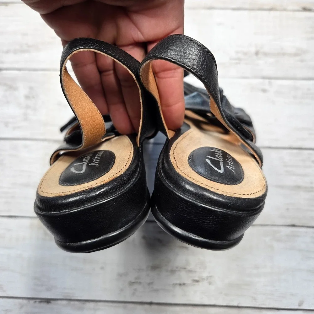 Clarks artisan black